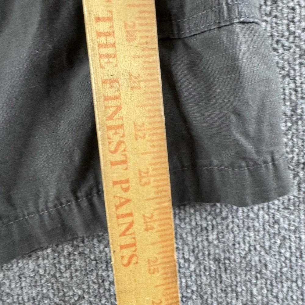 Levi's Cargo Shorts Mens 42 Gray Cotton Canvas Regular 11 Inseam Pockets Utility